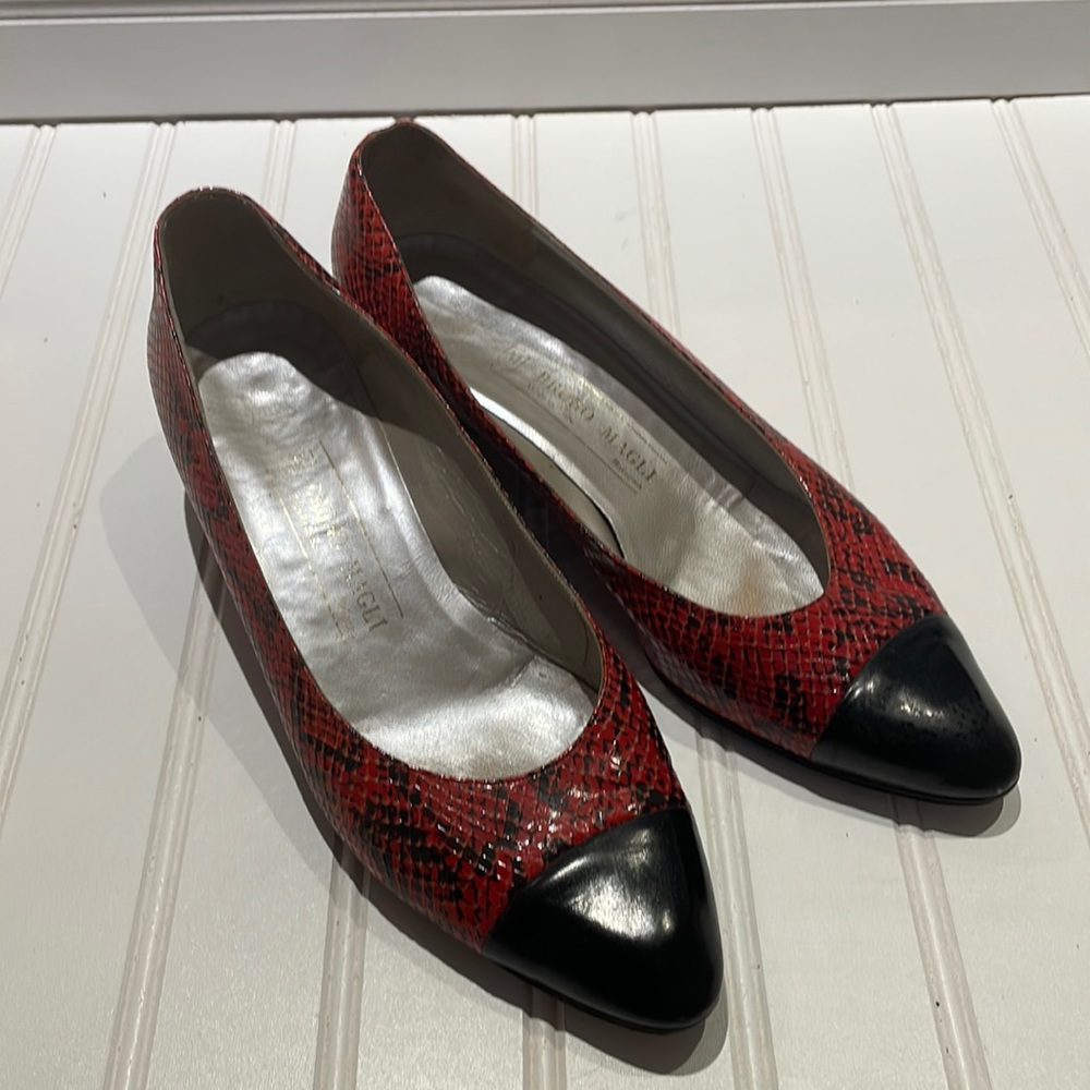 Bruno Magli red and black classic wedge flat size 9 . Good condition!